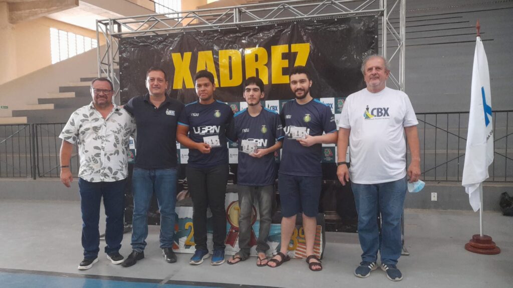 Equipes de xadrez de escolas públicas disputam campeonato absoluto